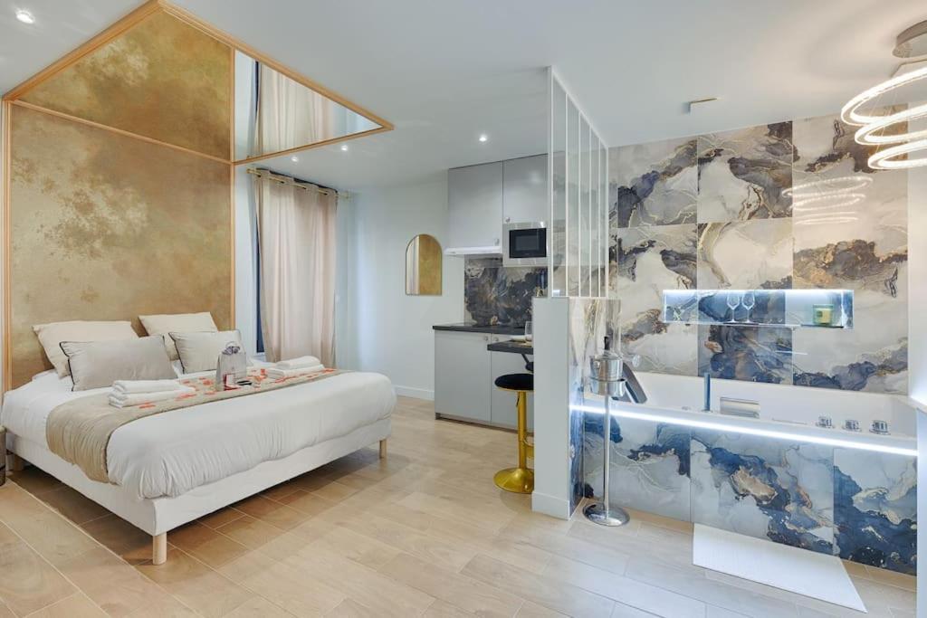 Welcome To Dubai / Jacuzzi Appartement